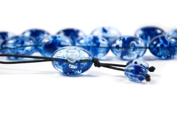 Κομπολόι από διαφανή ρητίνη με μπλε νερά